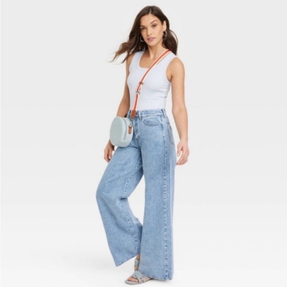 Target Mid-Rise Super Wide Leg Jeans Universal Thread Light Wash Cotton 14 New - Picture 2 of 8